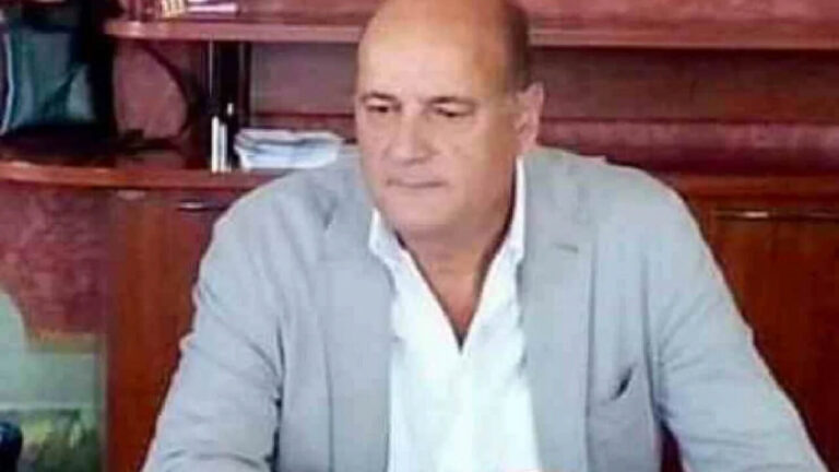 Commerciante salva due persone in mare e poi muore