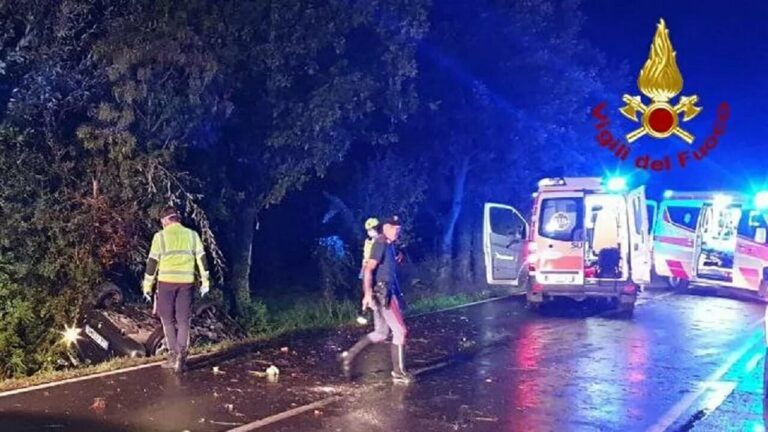 Incidente stradale: morti 4 giovanissimi amici