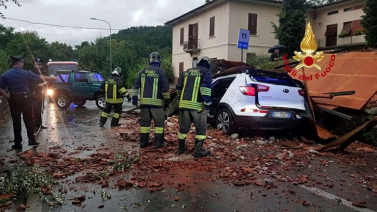 Maltempo in Toscana: due morti a Lucca e Carrara