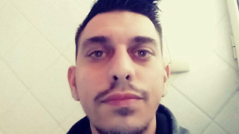 Auto contro albero: muore giovane 31enne