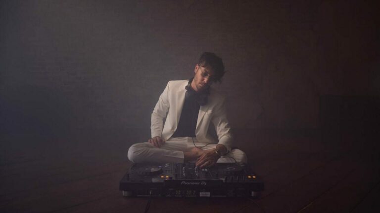 Nicola Venturi il nuovo brano s’intitola Up normal