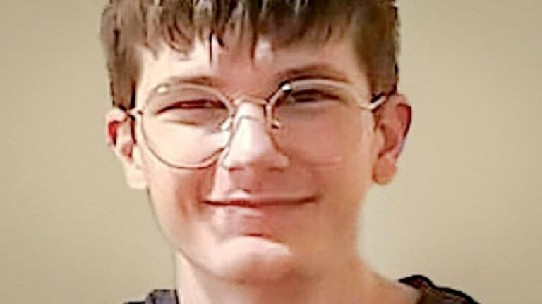 Auto si ribalta: Giovanni muore a 19 anni