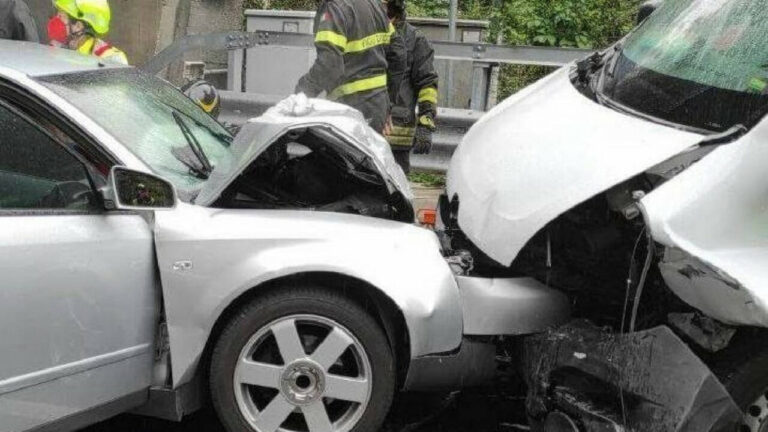 Auto sbanda e si schianta: muore donna 65enne