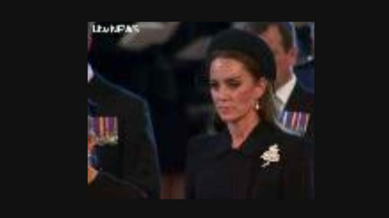 Kate Middleton, principessa in stile militare.