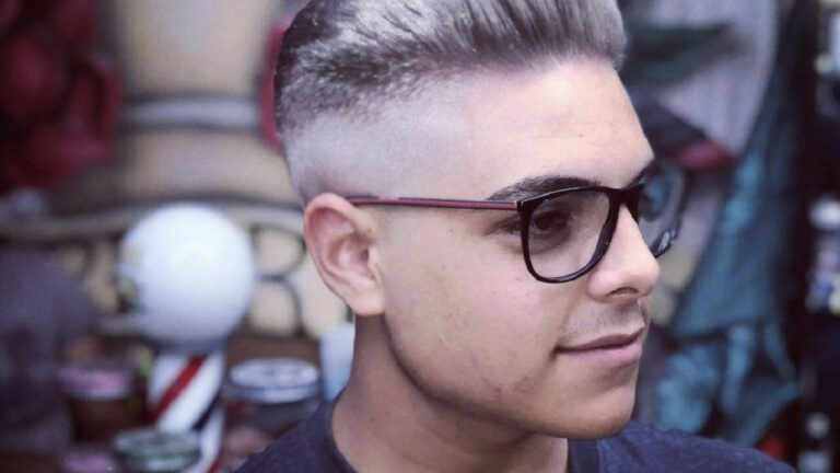 Scooter contro auto. Angelo muore a 22 anni