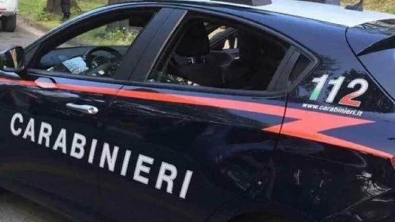 Foggia Brigadiere carabinieri spara al comandante e si barrica in caserma