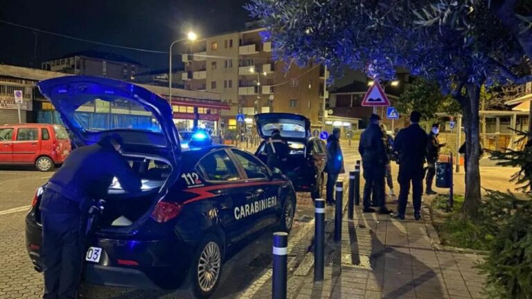 Ammazzato mentre è in auto: è caccia all’assassino