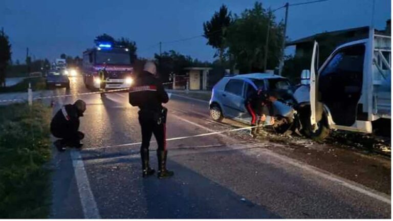 Auto Contro Camioncino: 19enne Muore Bruciato