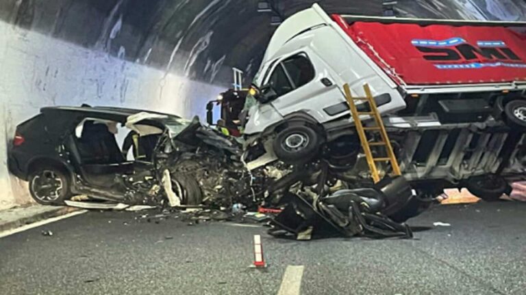 Incidente stradale: Suv contro camion, un morto e due feriti