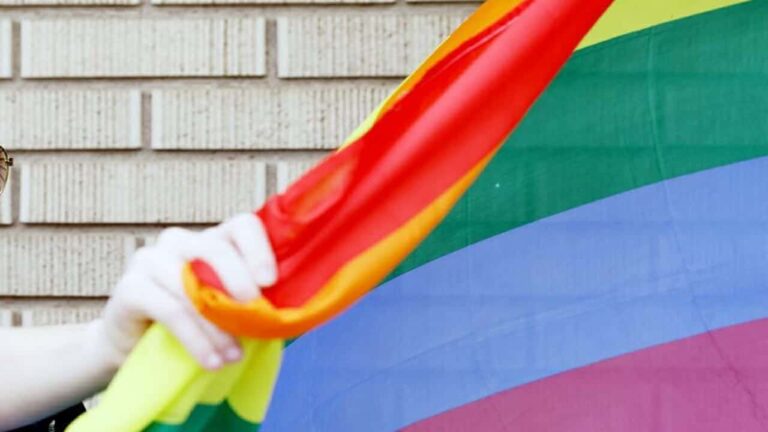 Napoli: 19enne trans si toglie la vita