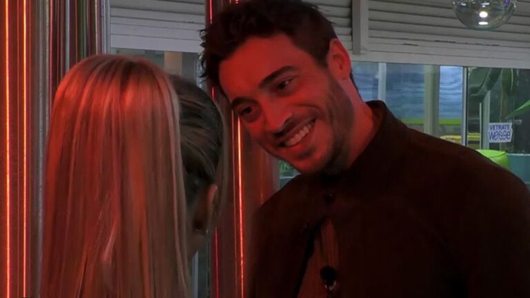 Antonino Spinalbese chiarisce il bacio con Oriana