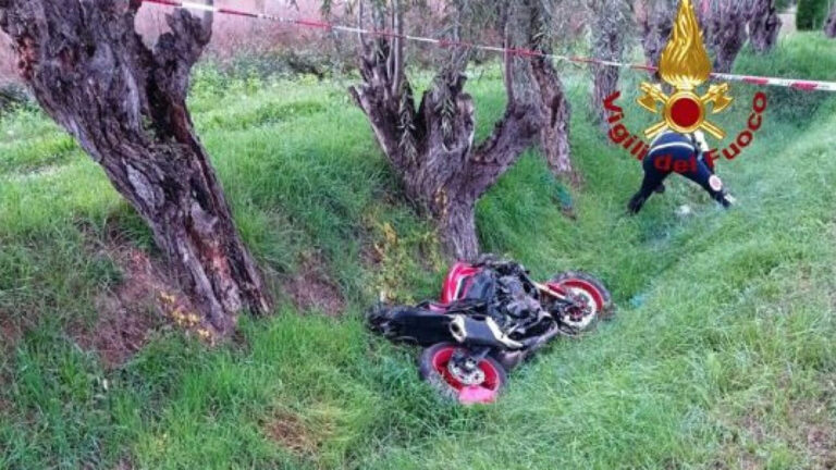 Camposampiero: Emanuele Piccolo, 18enne, muore con la moto del papà