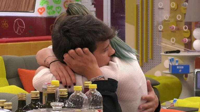 Nikita Pelizon entra in crisi e scoppia in lacrime