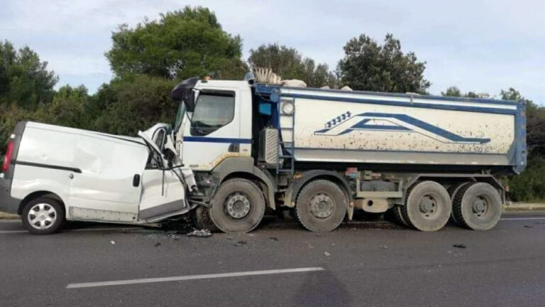 Chieuti: scontro frontale fra furgone e camion, 2 morti