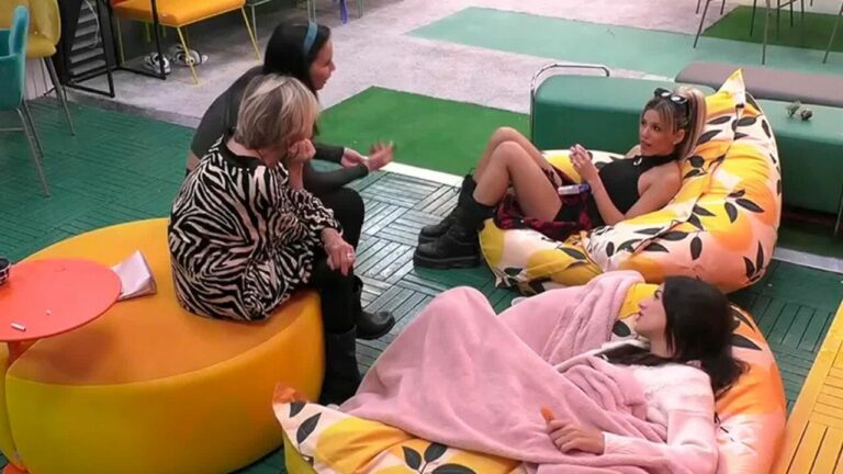 Grande Fratello Vip, tutte contro Antonella Fiordelisi