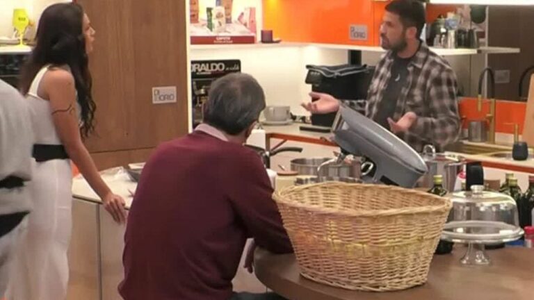 Luca Salatino contro Antonella: “Mi hai deluso…”