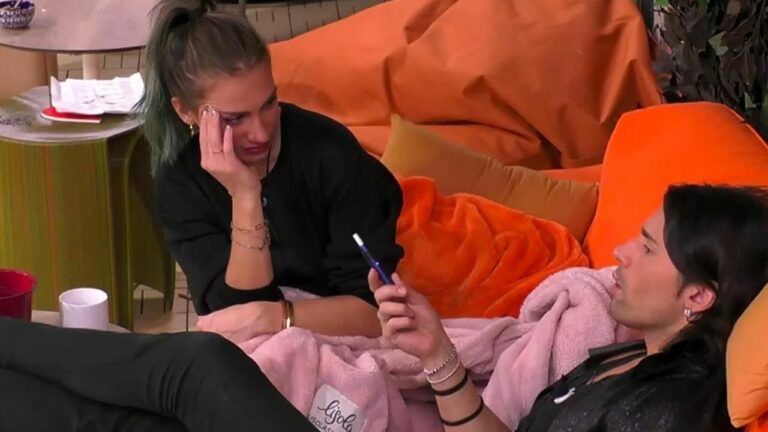 Nikita Pelizon espone i suoi dubbi a Luca Onestini