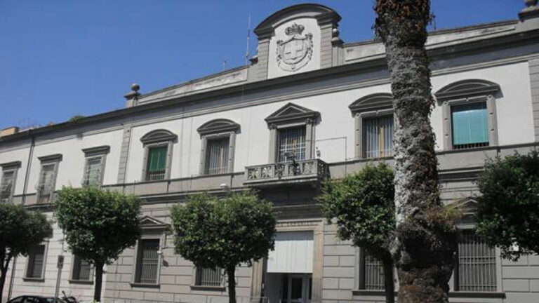 Aversa: 4 poliziotti penitenziari feriti da un detenuto