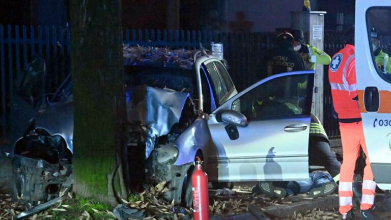 Brescia: si schianta contro un albero, morto 40enne