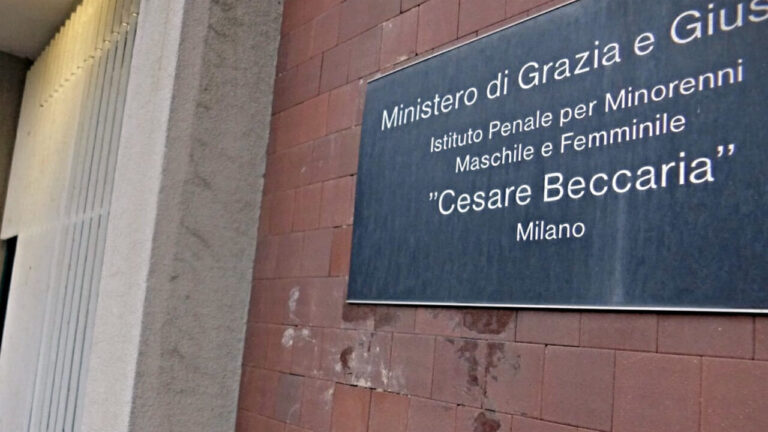 Milano: evasione di massa dal carcere minorile