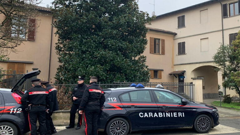 Mortara: muore 59enne, precipita mentre pulisce vetri