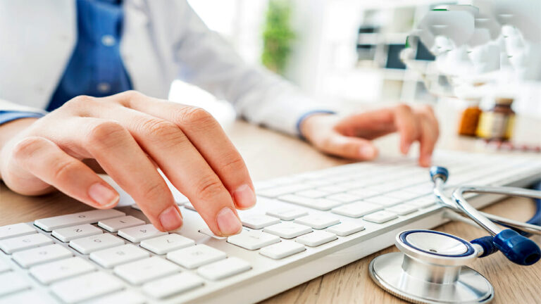 Ricetta medica, stop alla prescrizione via sms e email da gennaio