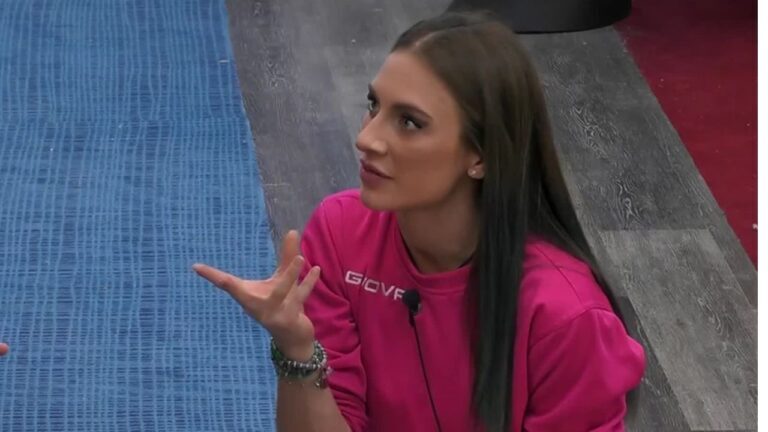 Grande Fratello Vip 7, Nikita dura presa di posizione