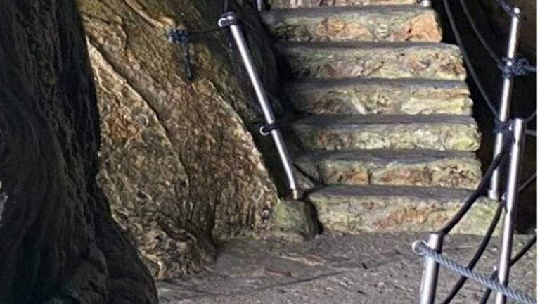 Giallo alla Grotta di Nettuno, trovato cadavere con volto sfigurato