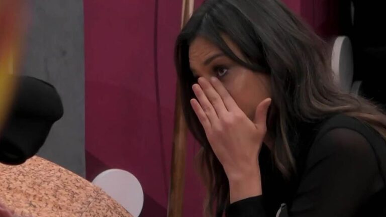 Grande Fratello Vip, Sarah Altobello scoppia in lacrime