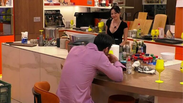 Grande Fratello Vip, Martina e Davide molto vicini