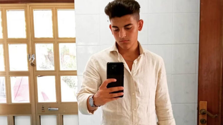 Stefano Celentano morto in incidente stradale a Vico Equense. Aveva 17 anni