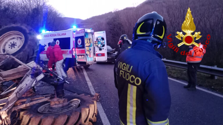 Monteforte Irpino incidente stradale auto contro trattore