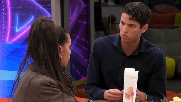 Gf Vip Andrea parla con Antonella