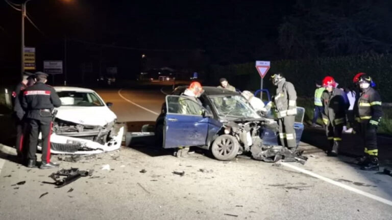 Casandrino: incidente stradale nella notte, un morto e 5 auto coinvolte