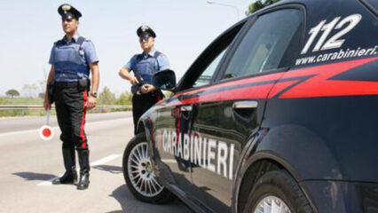 Senigallia, non si ferma all'alt e sperona le auto dei Carabinieri: bloccato dopo la fuga, muore in ambulanza per arresto cardiaco