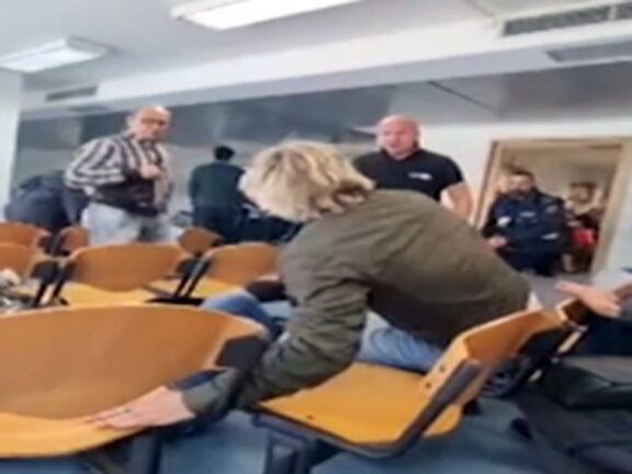 Striscia la Notizia: Jimmy Ghione aggredito all’Agenzia delle Entrate di Roma