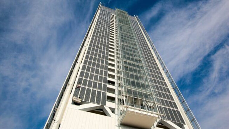 Torino suicidio: 20enne si toglie la vita lanciandosi dal 3° piano