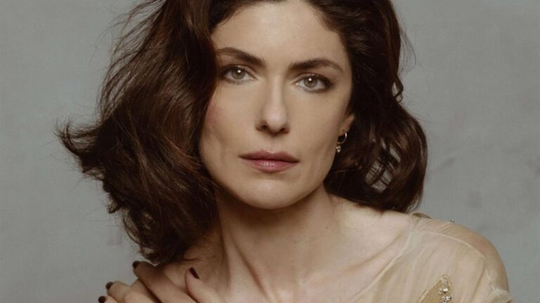 Quanti anni tiene Anna Valle?