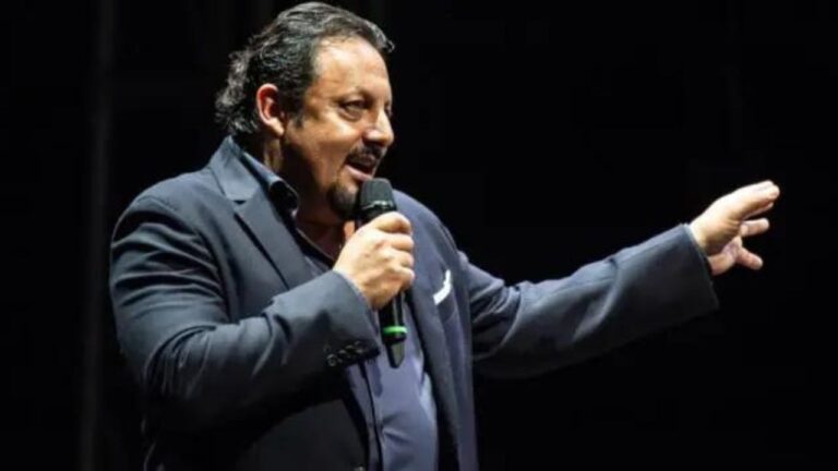 Che titolo di studio ha Enrico Brignano?