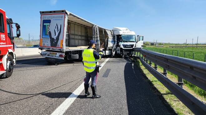 Incidente stradale in A1 tra Fiorenzuola e Fidenza, un morto