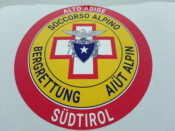 Bolzano: donna 56enne trovata morta sotto un albero in un sacco a pelo