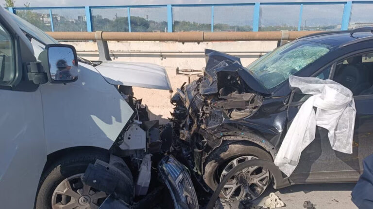 Napoli: uomo 54enne morto nello scontro fra auto e minivan