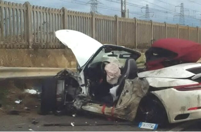 Arezzo: Porsche esce dall’autolavaggio e si schianta, due morti