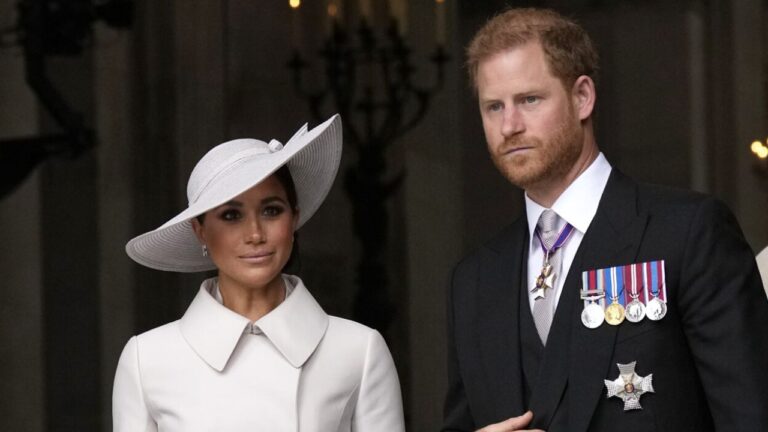 Harry e Meghan brutto incidente in auto. Tutta colpa dei paparazzi