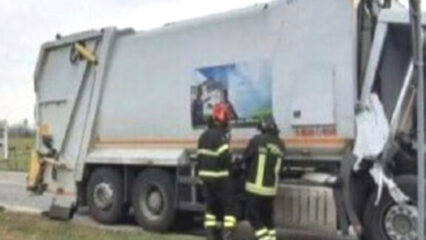Genova: pedone muore messo sotto dal camion dei rifiuti