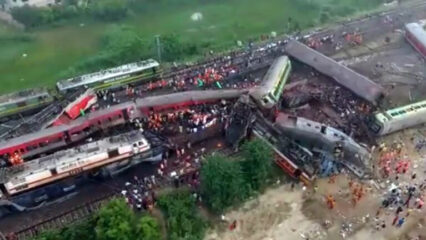 India, scontro tra treni: 228 morti e 900 feriti