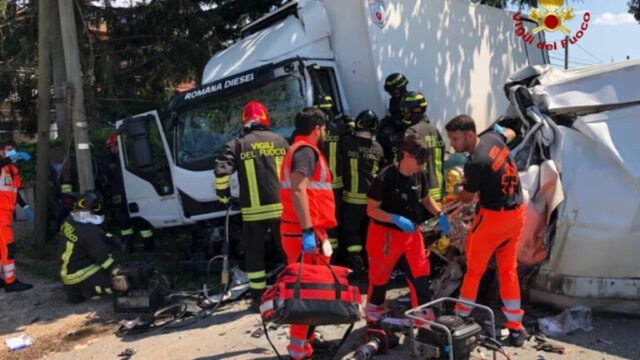 Latina: un morto in scontro fra auto, furgone e camion