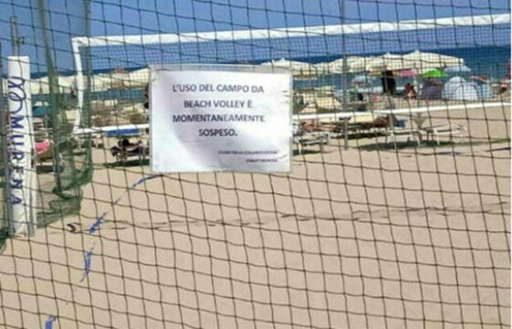 Numana: 56enne morto mentre gioca col figlio a beach volley