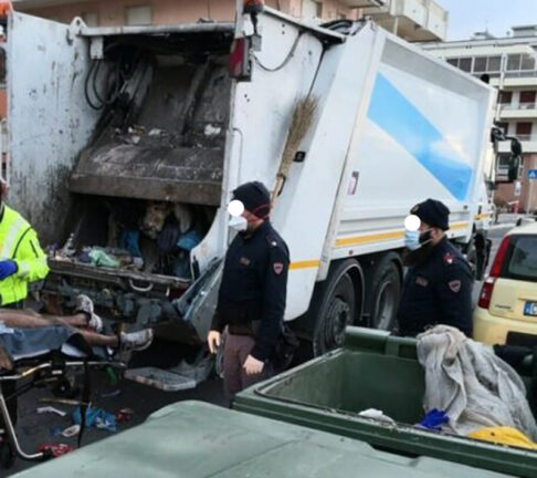 Roma: cadavere uomo trovato in un camion raccolta rifiuti