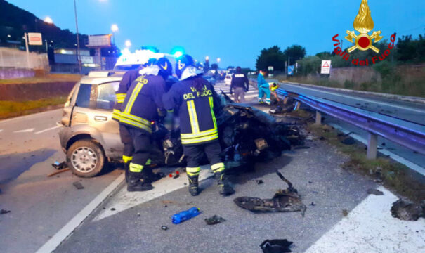 Avellino: morta donna 45enne, si schianta con l’auto contro guardrail